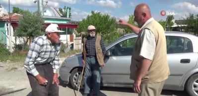 K&uuml;tahya'da yol kenarındaki yazıyı g&ouml;renler şok oluyor! Bu bah&ccedil;edeki her şey...
