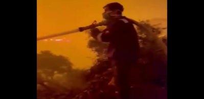 Oyuncu İbrahim &Ccedil;elikkol termik santrale yaklaşan alevlerin i&ccedil;ine hortumla daldı