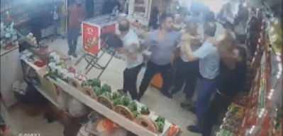 B&uuml;fede baba ile oğullarına sopalı ve sandalyeli saldırı  