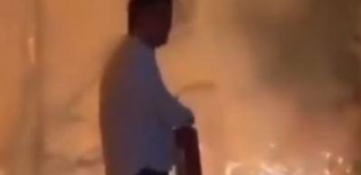 CZN Burak'ın yangına m&uuml;dahale şekli g&ouml;renleri şaşırttı! Uyarılara rağmen...