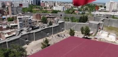  Diyarbakır&rsquo;da Osmanlı d&ouml;nemine ait &ccedil;ok sayıda el bombası bulundu