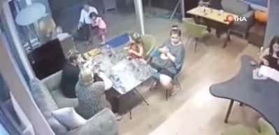 Faciadan kıl payı kurtuldular! 15'inci kattan mermer d&uuml;şt&uuml;