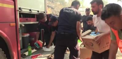 G&ouml;zleri duman ve uykusuzluktan kızaran "alev savaş&ccedil;ıları" yangını s&ouml;nd&uuml;rmekte kararlı