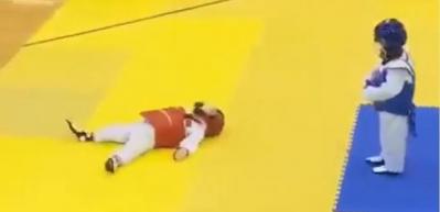 Minikler arası tekvando m&uuml;sabakasında beklenmedik olay!