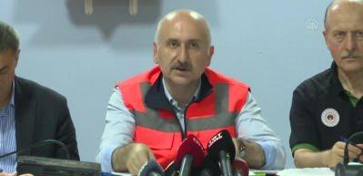 Bakan Karaismailoğlu, sel felaketinin yaşandığı Sinop'ta konuştu
