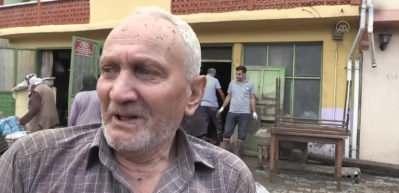 Eşiyle selden kurtulan amca g&ouml;zyaşlarıyla anlattı: Bir Allah'ımız vardı