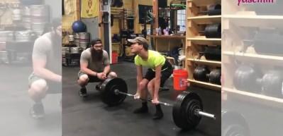 Kendi ağırlığının iki katını kaldıran Serebral Palsi hastası gen&ccedil;...