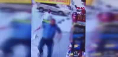 İstanbul'da kan donduran olay! Bı&ccedil;akla kendisini kovalayan arkadaşını &ouml;ld&uuml;rd&uuml;