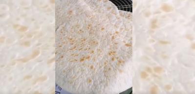 Lavaşların nasıl &uuml;retildiğini hi&ccedil; g&ouml;rm&uuml;ş m&uuml;yd&uuml;n&uuml;z?