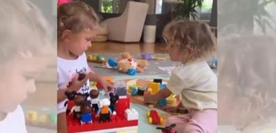 Alin ve Lina'nın yeni bir fikri var! Pelin Akil'in ikiz kızları...