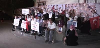 Evlat n&ouml;betini 24 saat tutan Diyarbakır annelerinden destek &ccedil;ağrısı