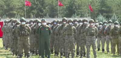 Milli Savunma Bakanı Hulusi Akar Afganistan'dan d&ouml;nen askerlerle bir araya geldi