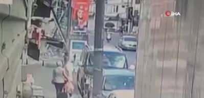 Son Dakika: Kasımpaşa'da hafif ticari ara&ccedil; otob&uuml;s durağına daldı!