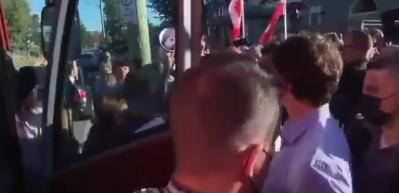 Kanada Başbakanı Trudeau'ya taşlı saldırı