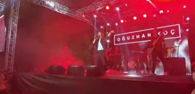Oğuzhan Ko&ccedil;&rsquo;un konserinde evlilik teklifi