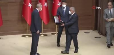 AYD Başkanı Burhan'dan Başkan Erdoğan'ı mutlu eden hediye