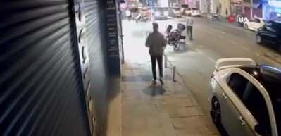 İstanbul&rsquo;da 'omuz atma' cinayeti kamerada: Kalbinden bı&ccedil;akladı!