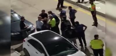 Alkoll&uuml; s&uuml;r&uuml;c&uuml; patlak tekerlekli arabasıyla ka&ccedil;tı