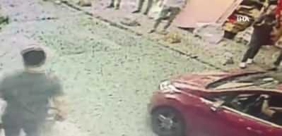 Başından vurduğu hamile eşini kucağında caddeye taşıdı