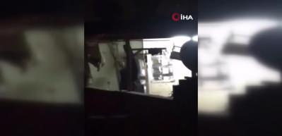 İzmir'de "kiracı" cinneti: Ev sahibi evden &ccedil;ık deyince, t&uuml;m eşyaları sokağa attı