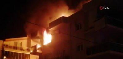 &Ouml;fkeli koca binayı ateşe verdi, mahalleli sokağa d&ouml;k&uuml;ld&uuml;