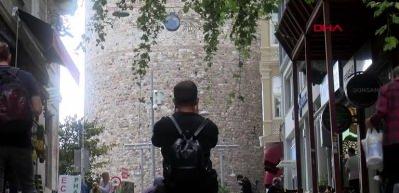 Galata Kulesi'nin &ouml;n&uuml;ndeki KGYS direği kaldırılıyor