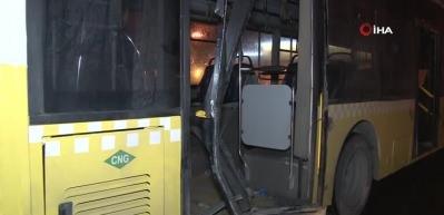 İETT'ye bağlı otob&uuml;s kaza yaptı! Kapıdan girdi, motordan &ccedil;ıktı! Felaketten d&ouml;n&uuml;ld&uuml;