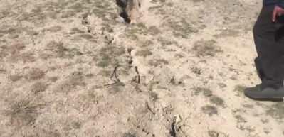 Konya Ovası'nda tehlike b&uuml;y&uuml;yor! Y&uuml;zey yarıkları yerleşim yerlerine ulaştı