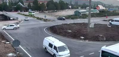 Aynı kavşakta 19 kaza kameraya yansıdı