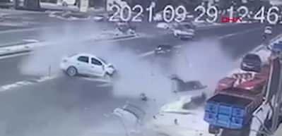 Şanlıurfa'da dehşet kaza! Otomobil karşı şeride ge&ccedil;erek otomobille &ccedil;arpıştı