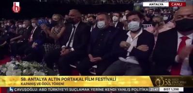 Altın Portakal'a damga vuran an: Nihal Yal&ccedil;ın siyasi mesaja d&ouml;n&uuml;şt&uuml;rd&uuml;, Tamer Karadağlı araya girdi