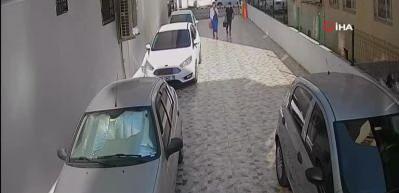 &Ccedil;ilingir &ccedil;ağırdı! Komşusunun 71 bin liralık altınını &ccedil;aldı