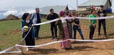 Yaylanın Sultanları'na saha ve forma desteği