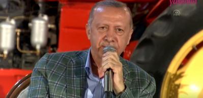 Başkan Erdoğan gen&ccedil;lerle şarkılar s&ouml;yledi