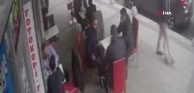 Sen misin b&ouml;rek&ccedil;iye kahvaltılık getiren! Meydan kavgası kamerada