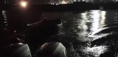 Ka&ccedil;ak avlanan midyeler denize bırakıldı