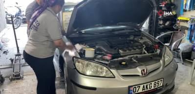 Kaportacı eşi &ccedil;ırak bulamadı! Azimli kadın &ccedil;ıraklıkla başladı şimdi usta olacak