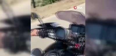 Pes dedirten olay kamerada! K&uuml;&ccedil;&uuml;k yaştaki kızına motosiklet kullandırdı