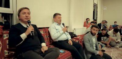 &Uuml;niversiteliler &ccedil;aldı, Vali Aydoğdu ile Belediye Başkanı Din&ccedil;er s&ouml;yledi
