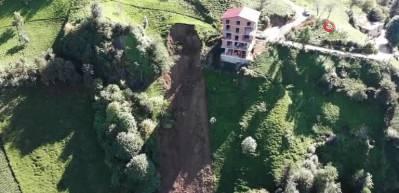 Rize&rsquo;de heyelan paniği! Felaketin eşiğinden d&ouml;n&uuml;ld&uuml;: Korkun&ccedil; bir g&uuml;n yaşadık