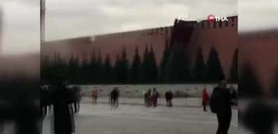 Şiddetli r&uuml;zgar Kremlin&rsquo;in burcunu yıktı, Kızıl Meydan ziyarete kapatıldı