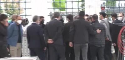 &Ouml;zdemir Bayraktar i&ccedil;in Fatih Camii'nde cenaze t&ouml;reni d&uuml;zenleniyor