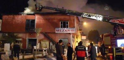 Malatya'da kereste at&ouml;lyesinde &ccedil;ıkan yangın s&ouml;nd&uuml;r&uuml;ld&uuml;