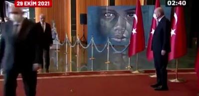 Erdoğan 29 Ekim Cumhuriyet Bayramı tebriklerini ayakta kabul etti