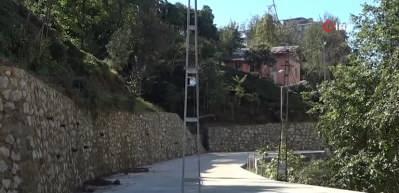Ortada direk var yandan ge&ccedil;