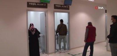Uzmanlar, yoğun bakıma yatış oranlarının artışında aşılanmamanın etkisine dikkat &ccedil;ekiyor