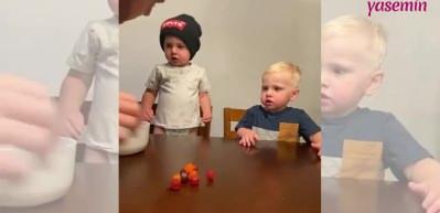 Bebekleriyle bu deneyi yapmayan kalmadı! G&uuml;lme krizlerine sokuyor