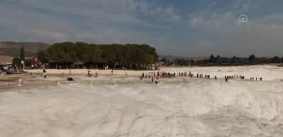 Pamukkale, sonbaharda da turistleri cezbediyor