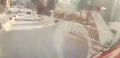 Freni patlayan otob&uuml;s ortalığı savaş alanına &ccedil;evirdi! Feci kaza anı kamerada