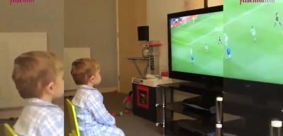 Minik Rangers taraftarı gol olunca kendinden ge&ccedil;ti